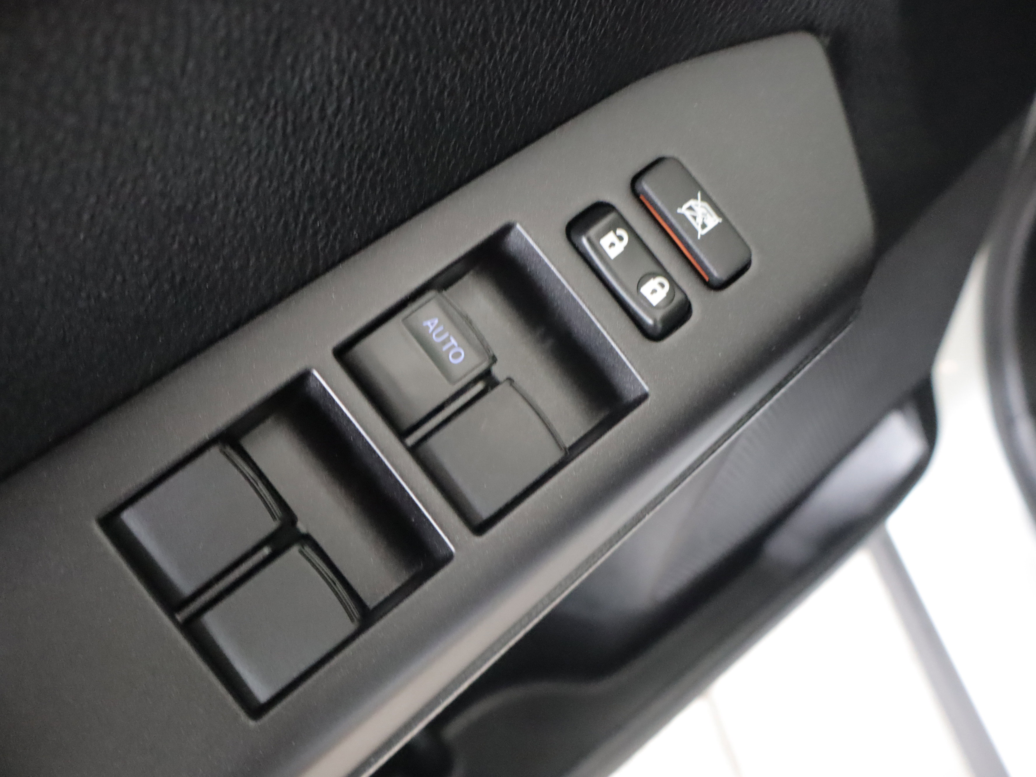 Used 2018 Toyota RAV4 LE w/ All Weather Liner Package AWD/4WD image 11