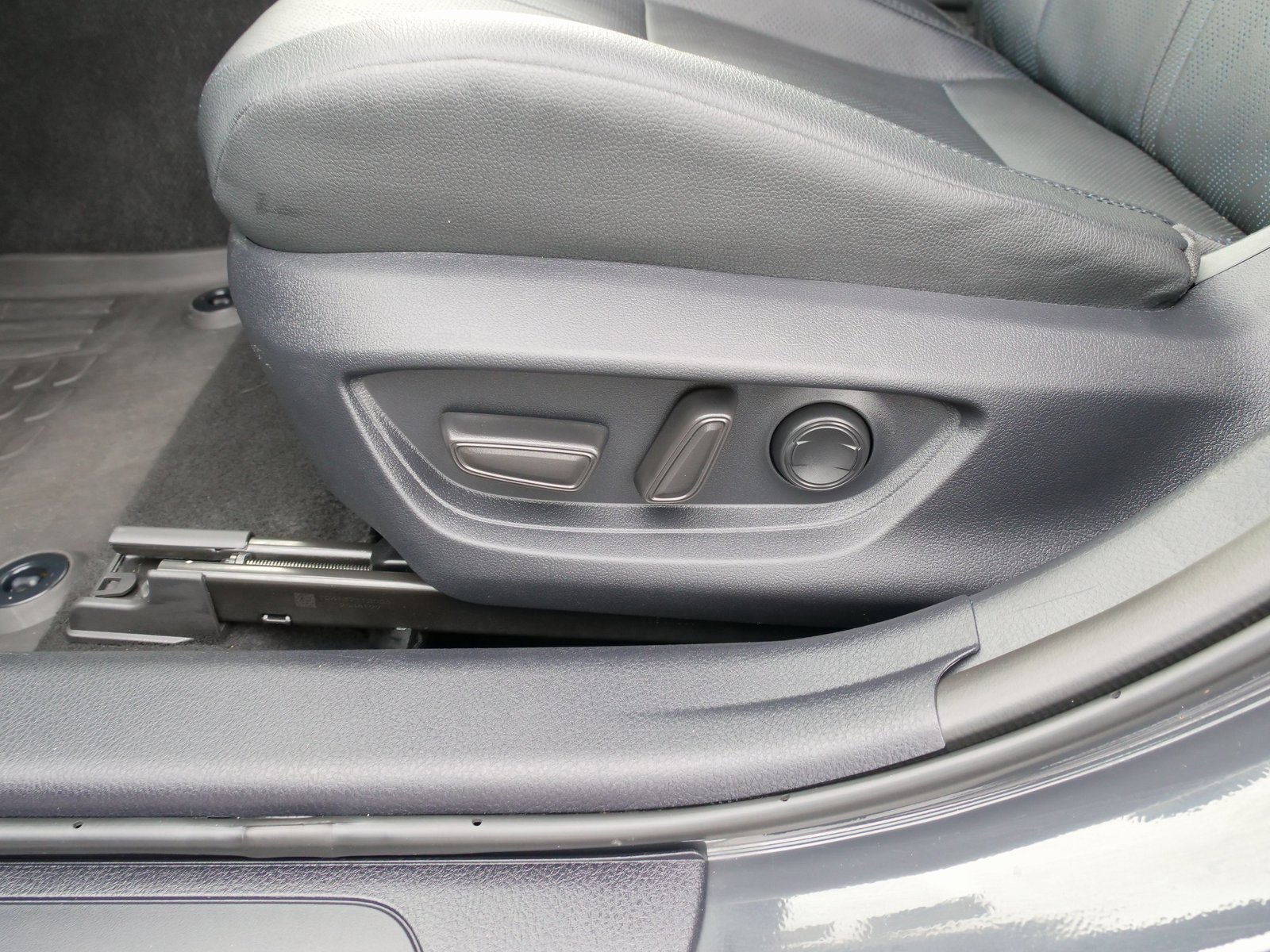 Used 2025 Toyota Camry XSE image 17