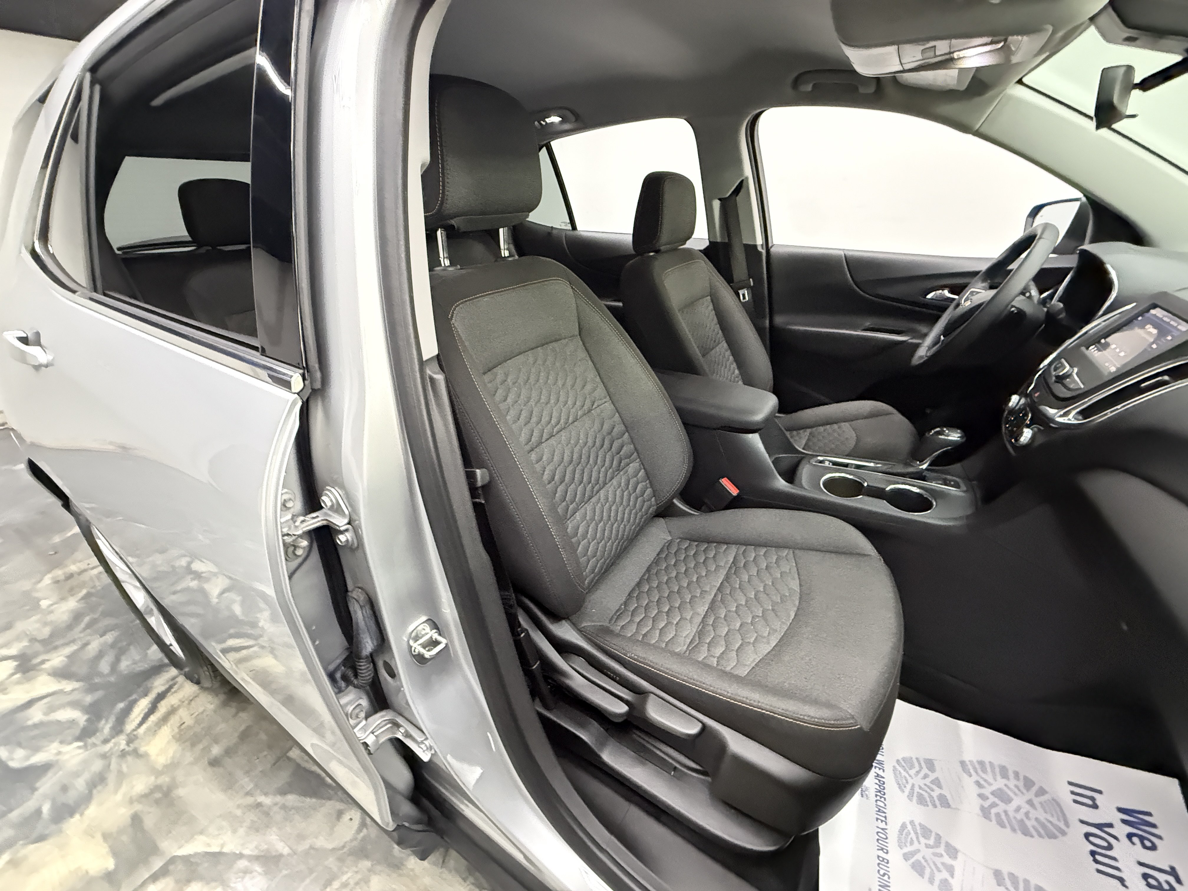 Used 2020 Chevrolet Equinox LT w/ Driver Convenience Package AWD/4WD image 18
