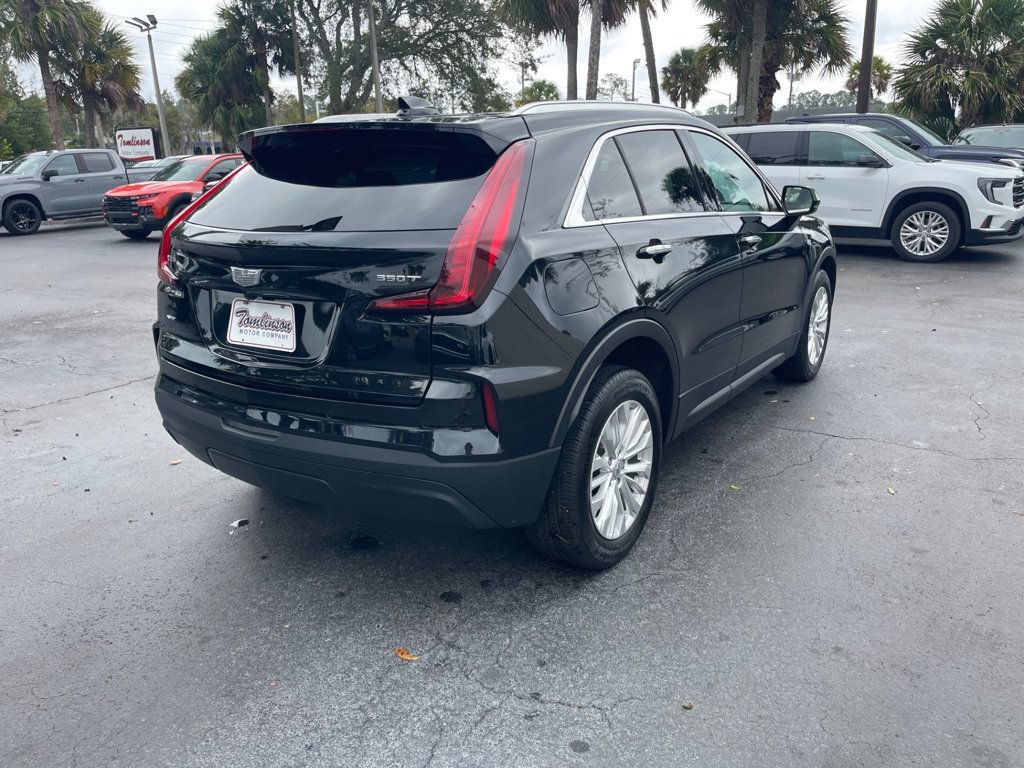 Used 2024 Cadillac XT4 Luxury w/ Cold Weather Package AWD/4WD image 6