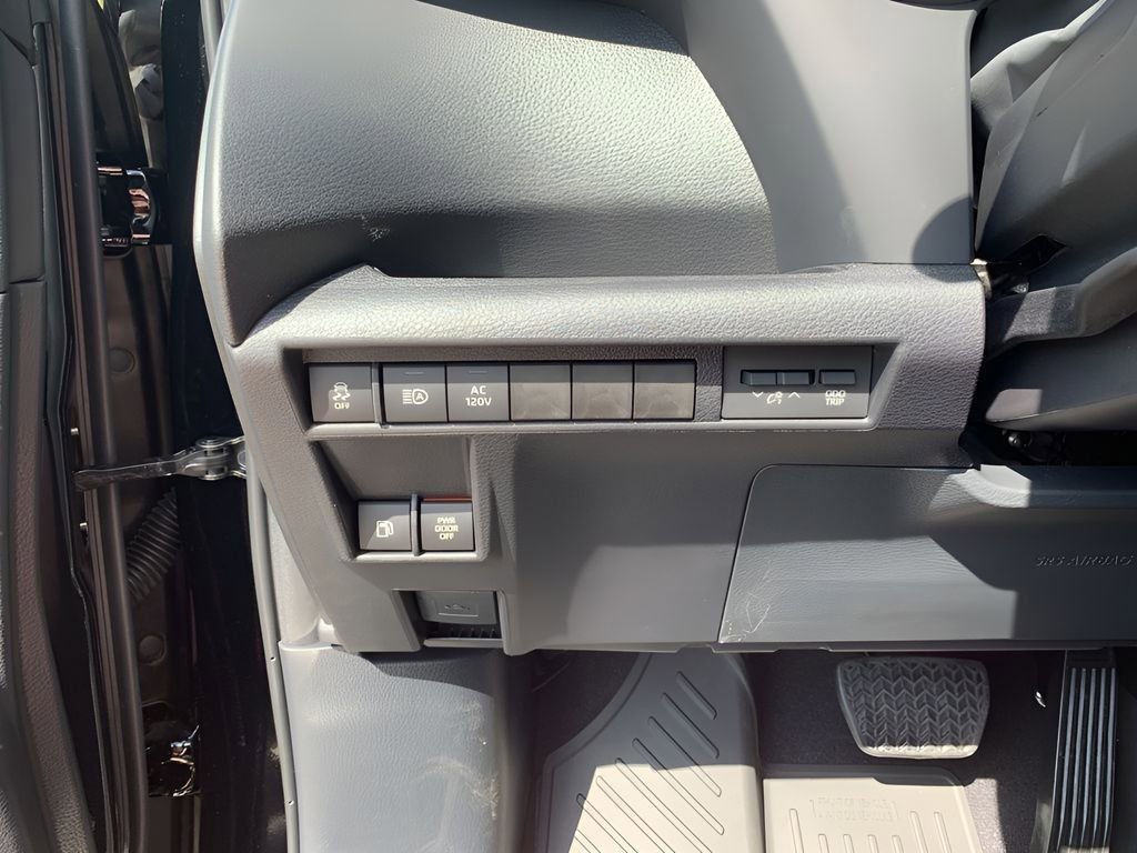 Used 2025 Toyota Sienna XLE Woodland Edition image 27