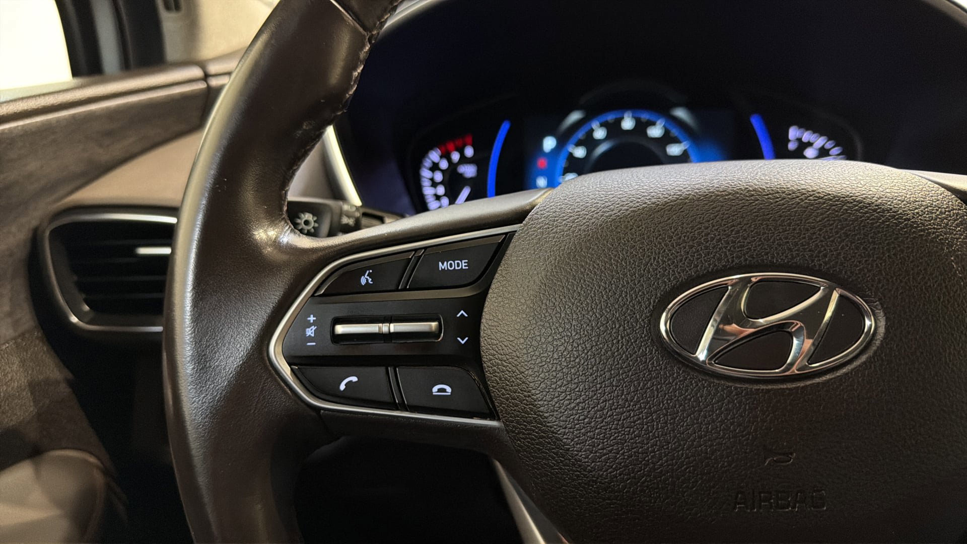 Used 2019 Hyundai Santa Fe Limited w/ Cargo Package FWD image 27