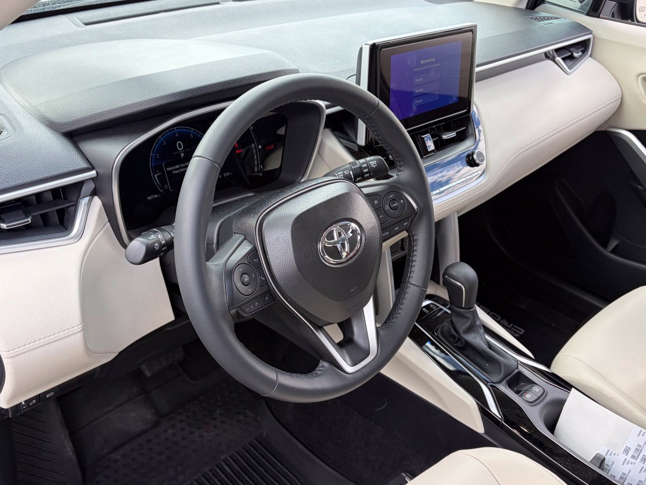 Used 2024 Toyota Corolla Cross XLE w/ Convenience Package FWD image 9