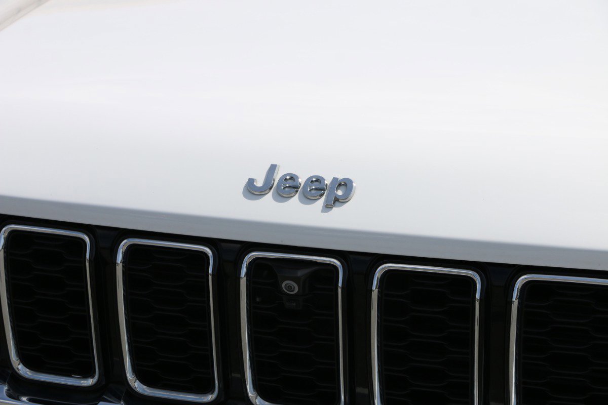 Used 2023 Jeep Grand Cherokee Limited w/ Luxury Tech Group II AWD/4WD image 12