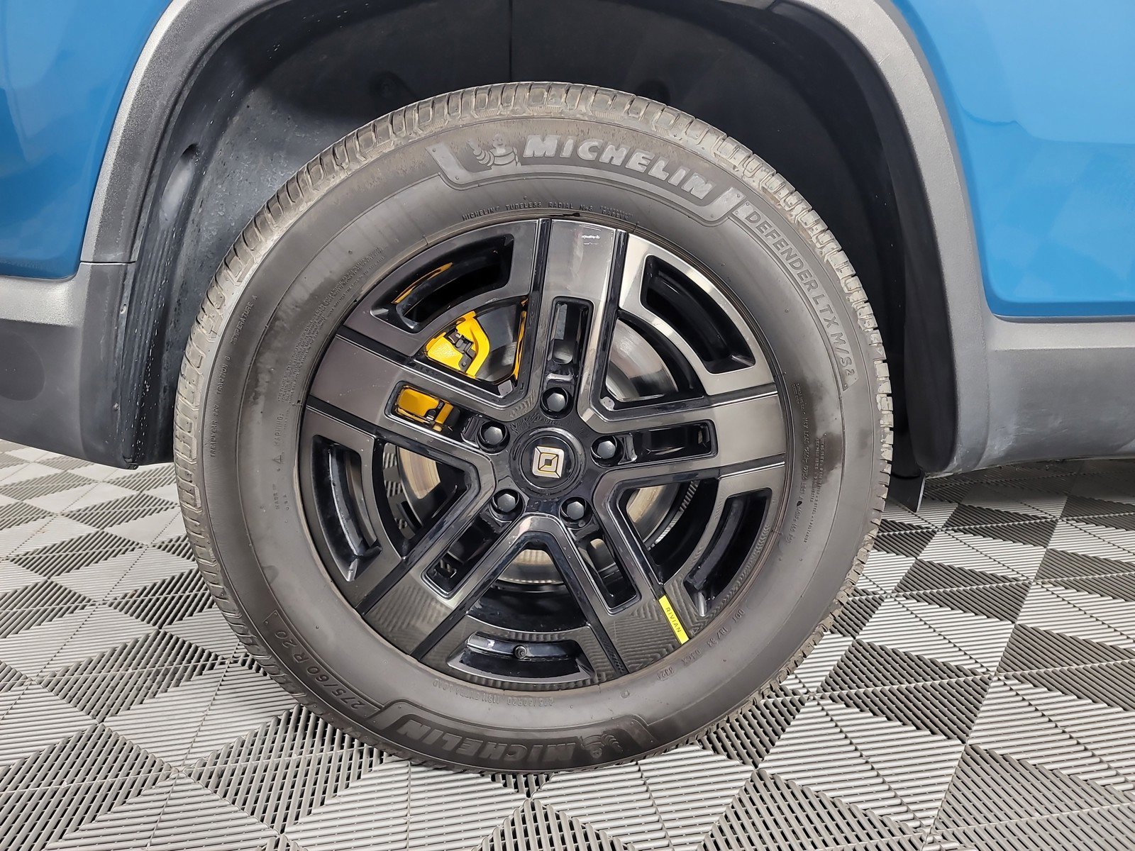 Used 2023 Rivian R1S Adventure image 12