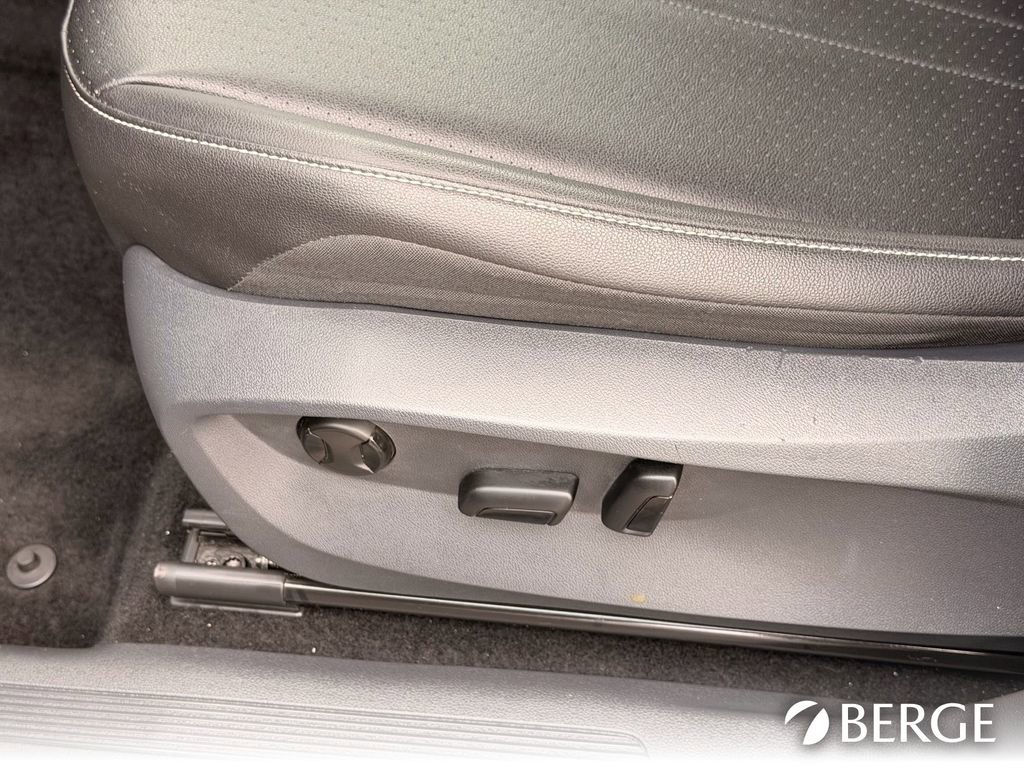 Used 2022 Volkswagen Tiguan SE image 18