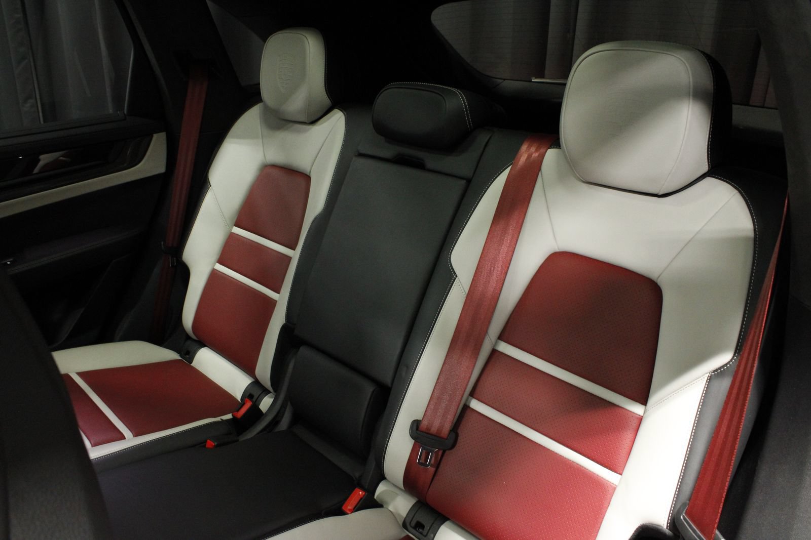 Certified 2025 Porsche Cayenne GTS AWD/4WD image 20