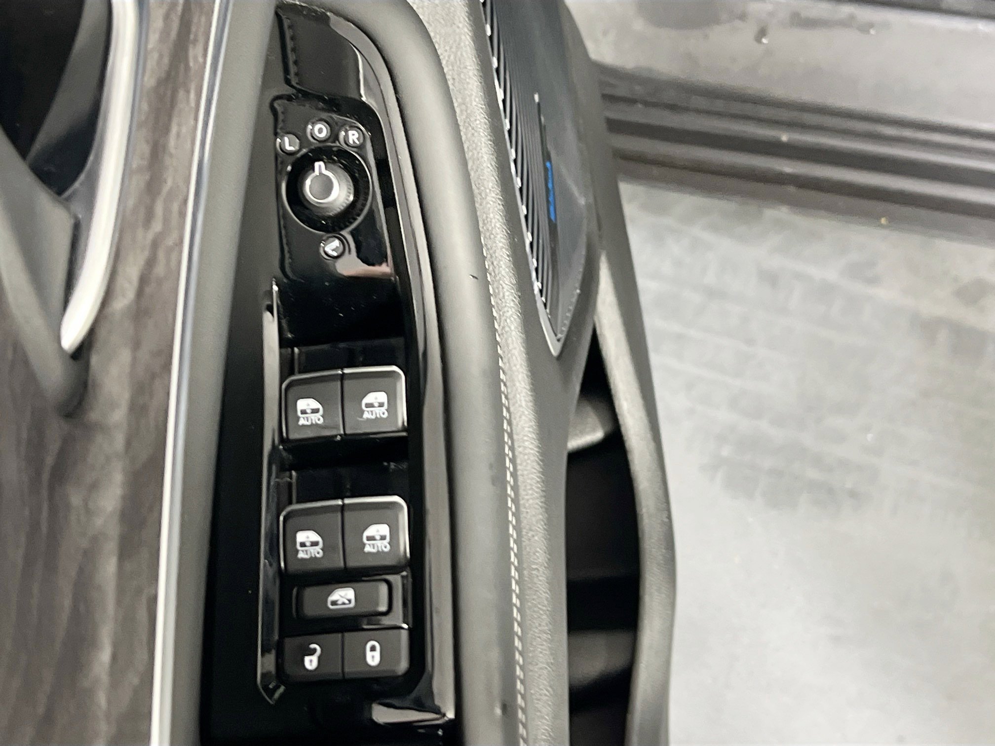 Used 2022 Jeep Grand Cherokee Overland w/ Adv Protech Group III image 18