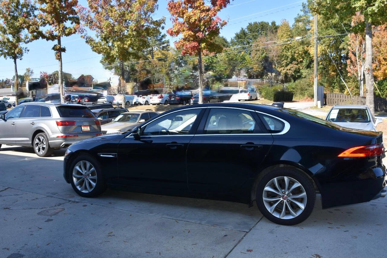 Used 2017 Jaguar XF Premium image 11