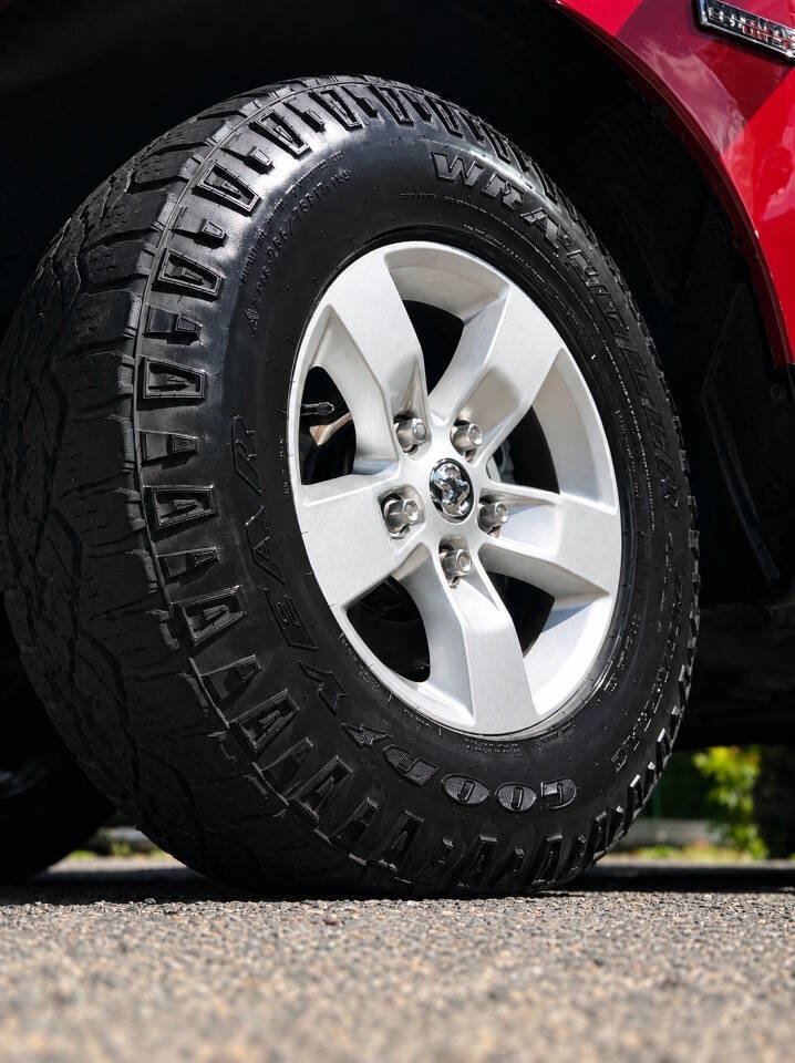 Used 2015 RAM 1500 Classic SLT w/ Luxury Group AWD/4WD image 21