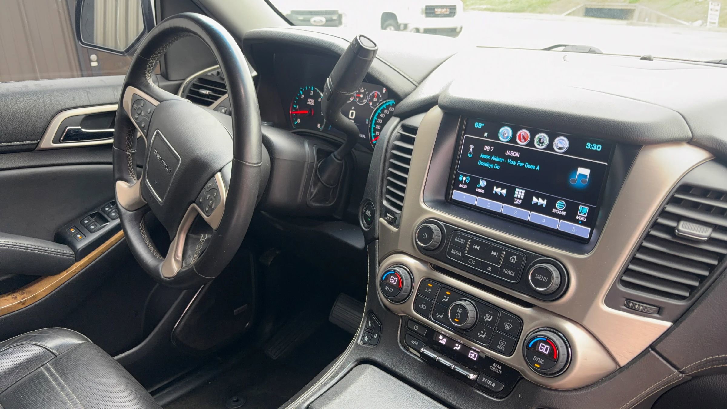 Used 2017 GMC Yukon Denali image 13