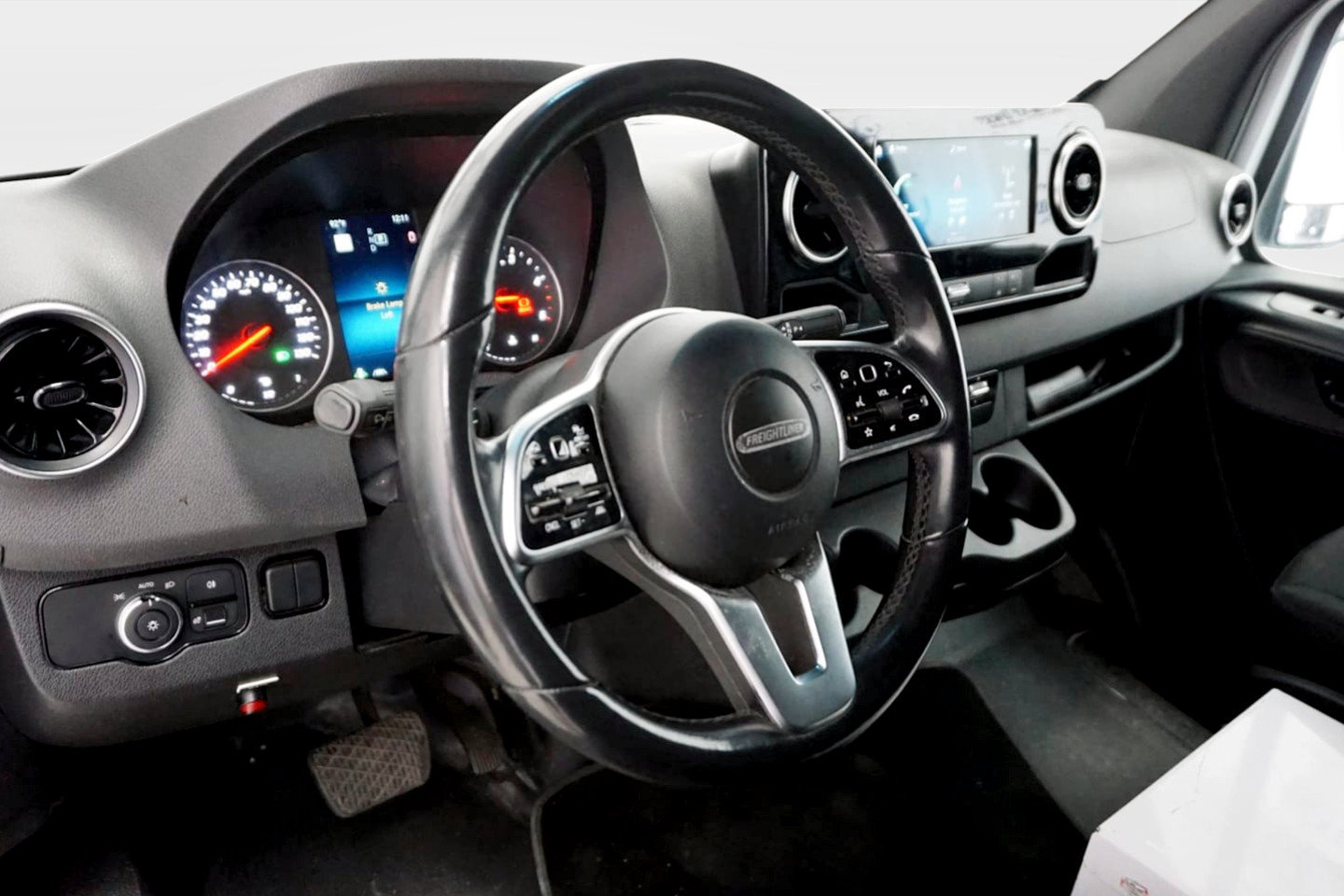 Used 2019 Freightliner Sprinter 170 Cargo RWD image 26
