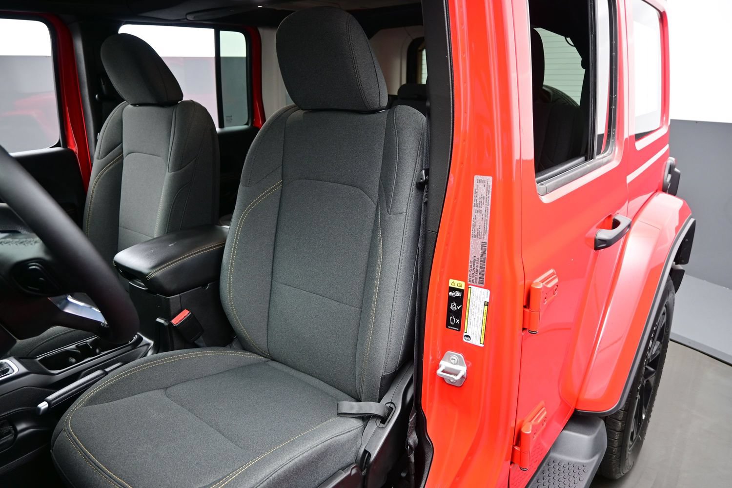 Used 2025 Jeep Wrangler Unlimited Sahara AWD/4WD image 13