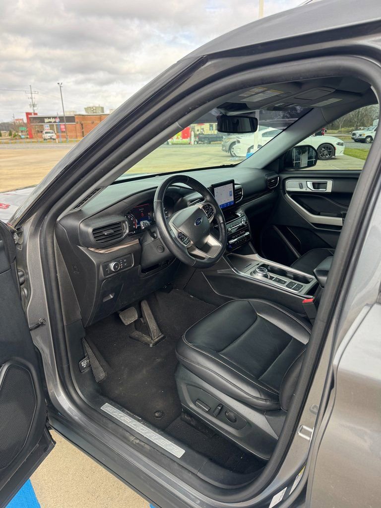 Used 2022 Ford Explorer Limited w/ Equipment Group 301A image 10