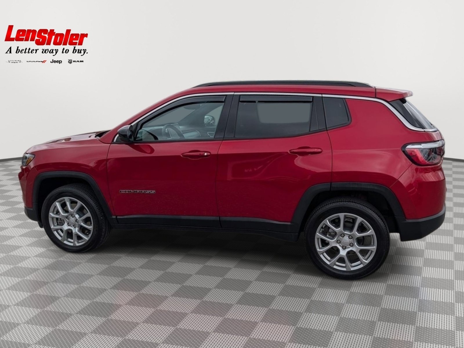 Used 2024 Jeep Compass Latitude w/ Sun and Sound Group AWD/4WD image 2