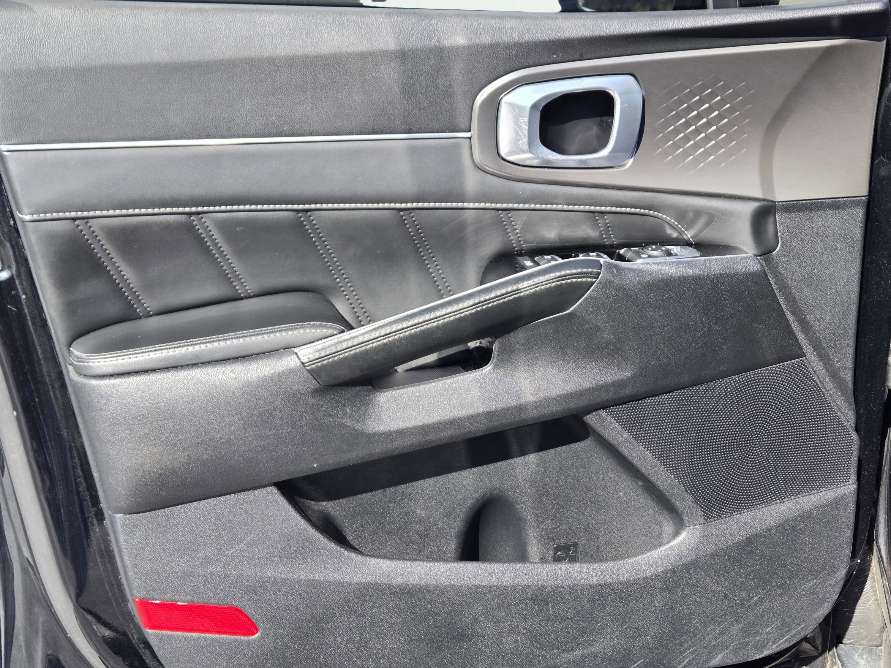 Used 2022 Kia Sorento SX image 9