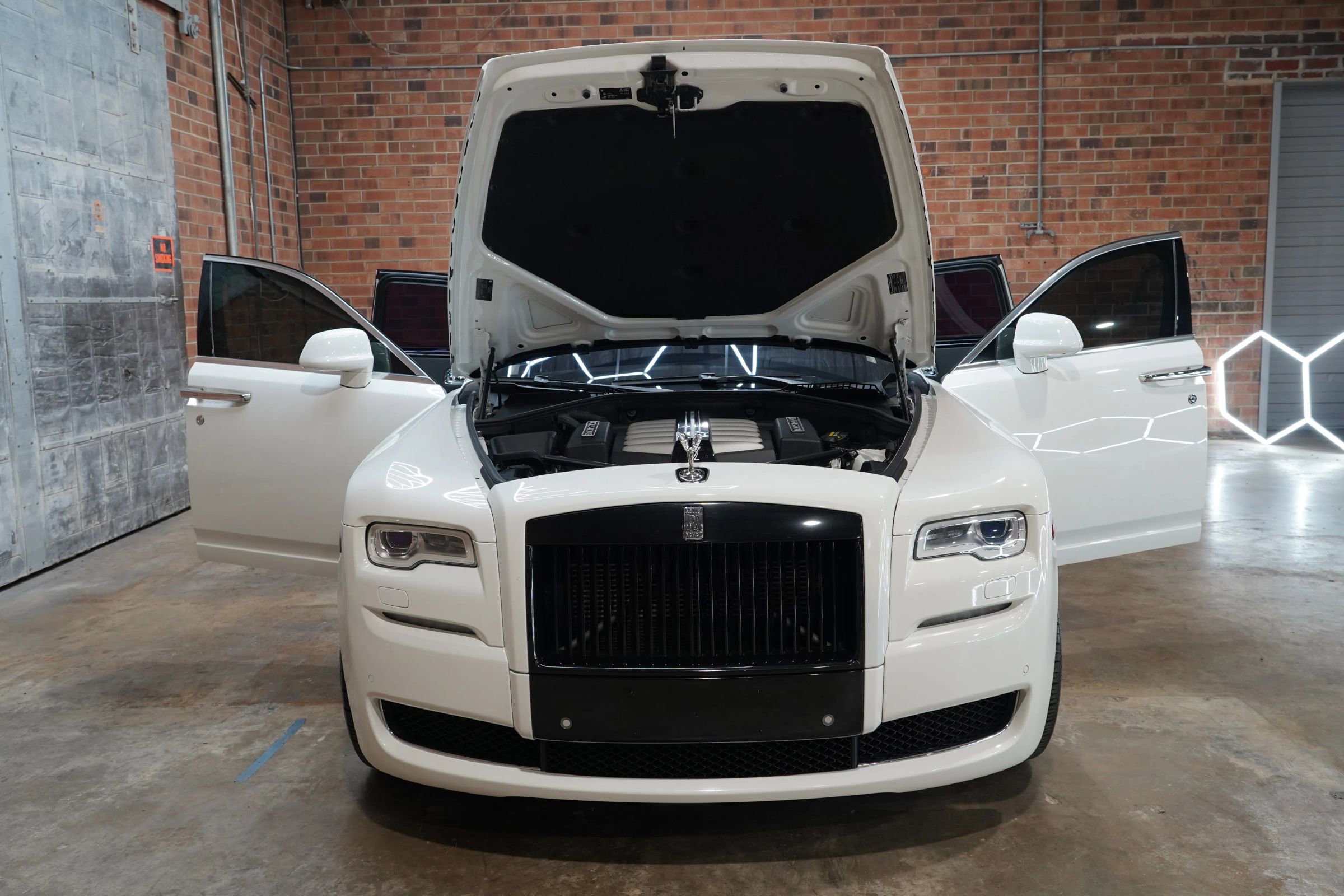 Used 2015 Rolls-Royce Ghost image 23