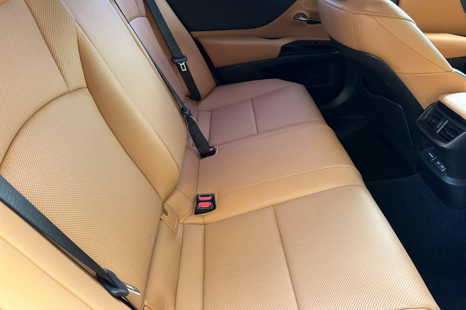 Used 2024 Lexus ES 300h w/ Premium Package image 30