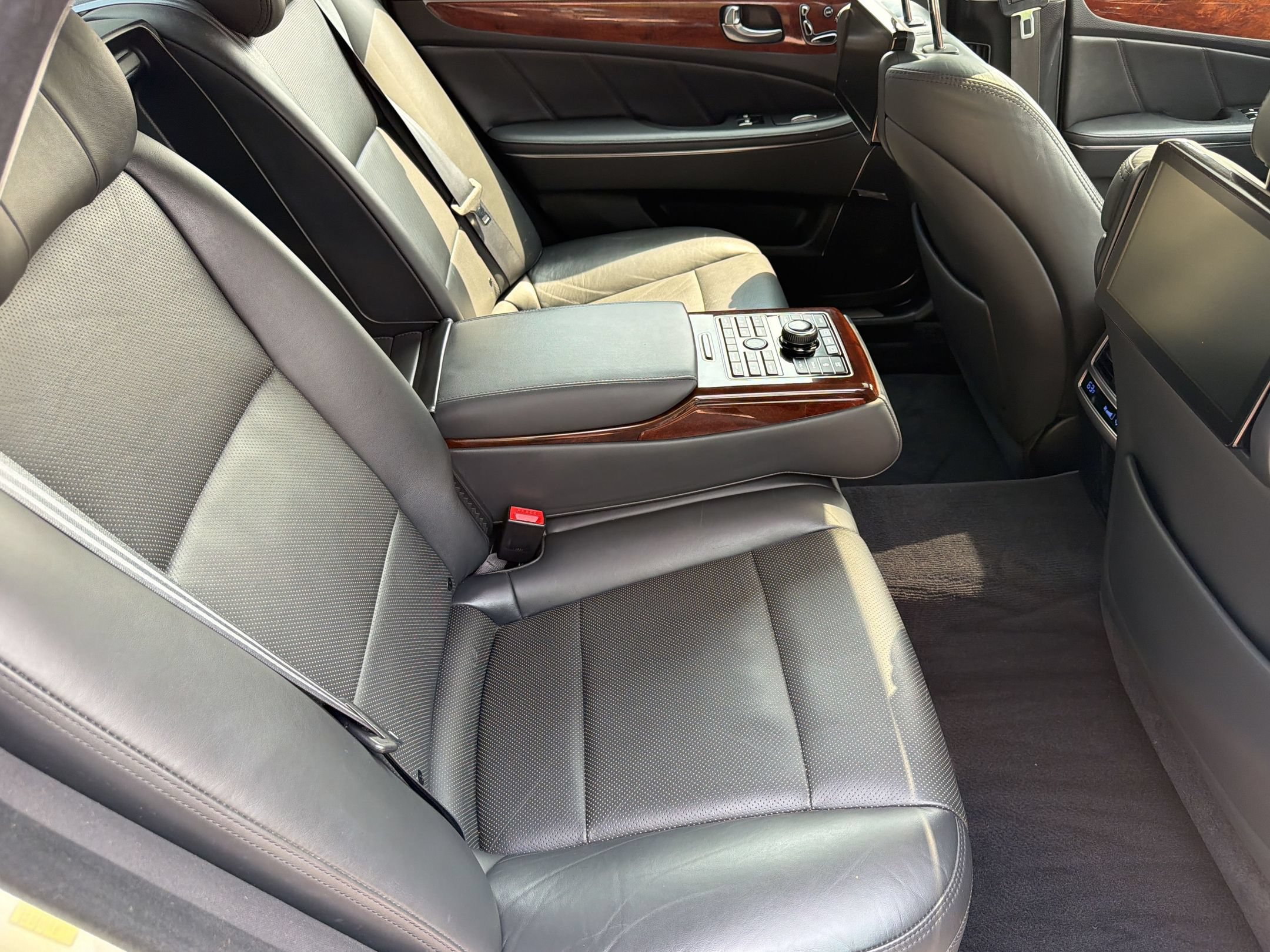 Used 2014 Hyundai Equus Ultimate RWD image 26