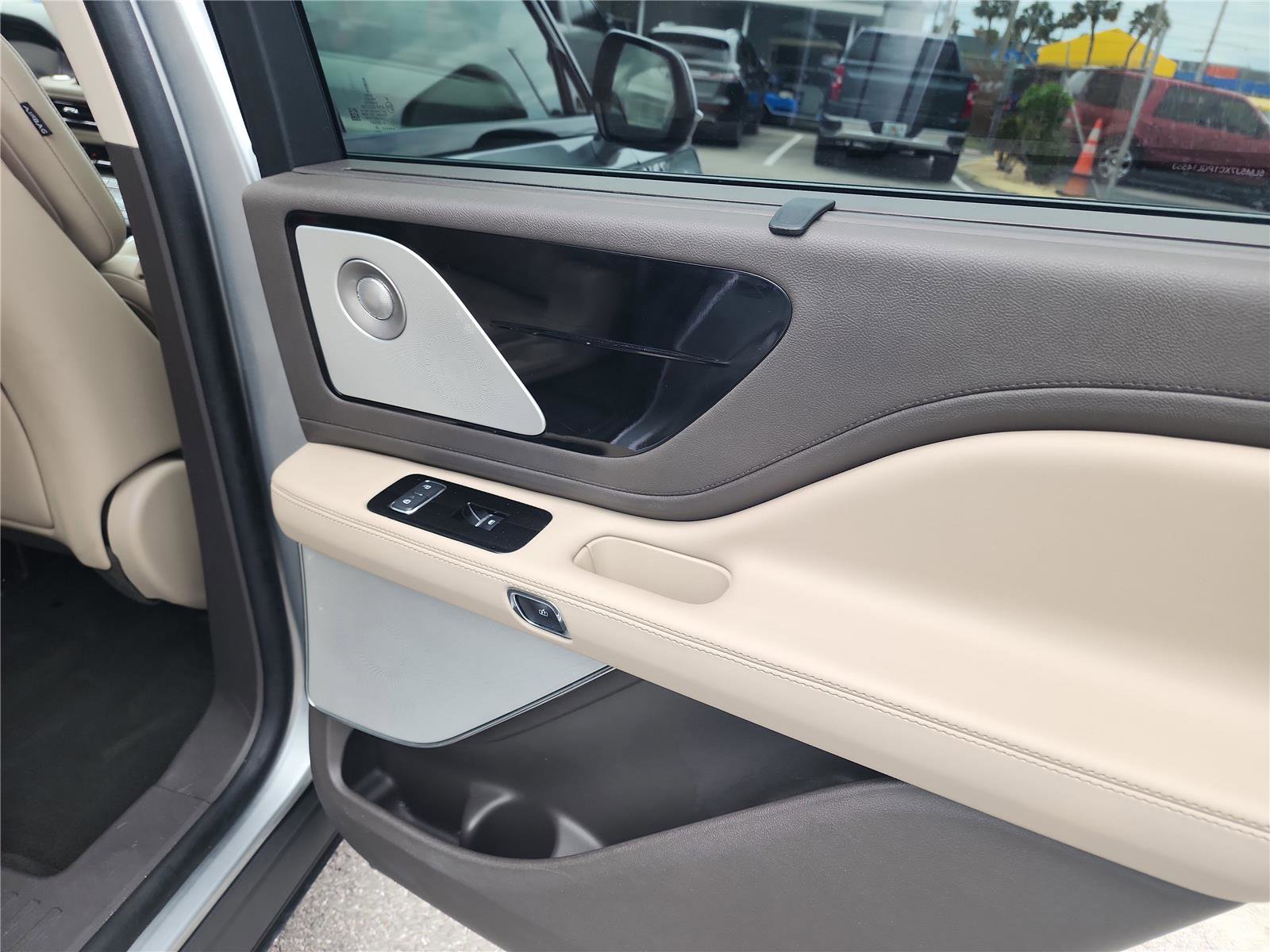 Used 2023 Lincoln Aviator Reserve w/ Equipment Group 201A AWD/4WD image 27