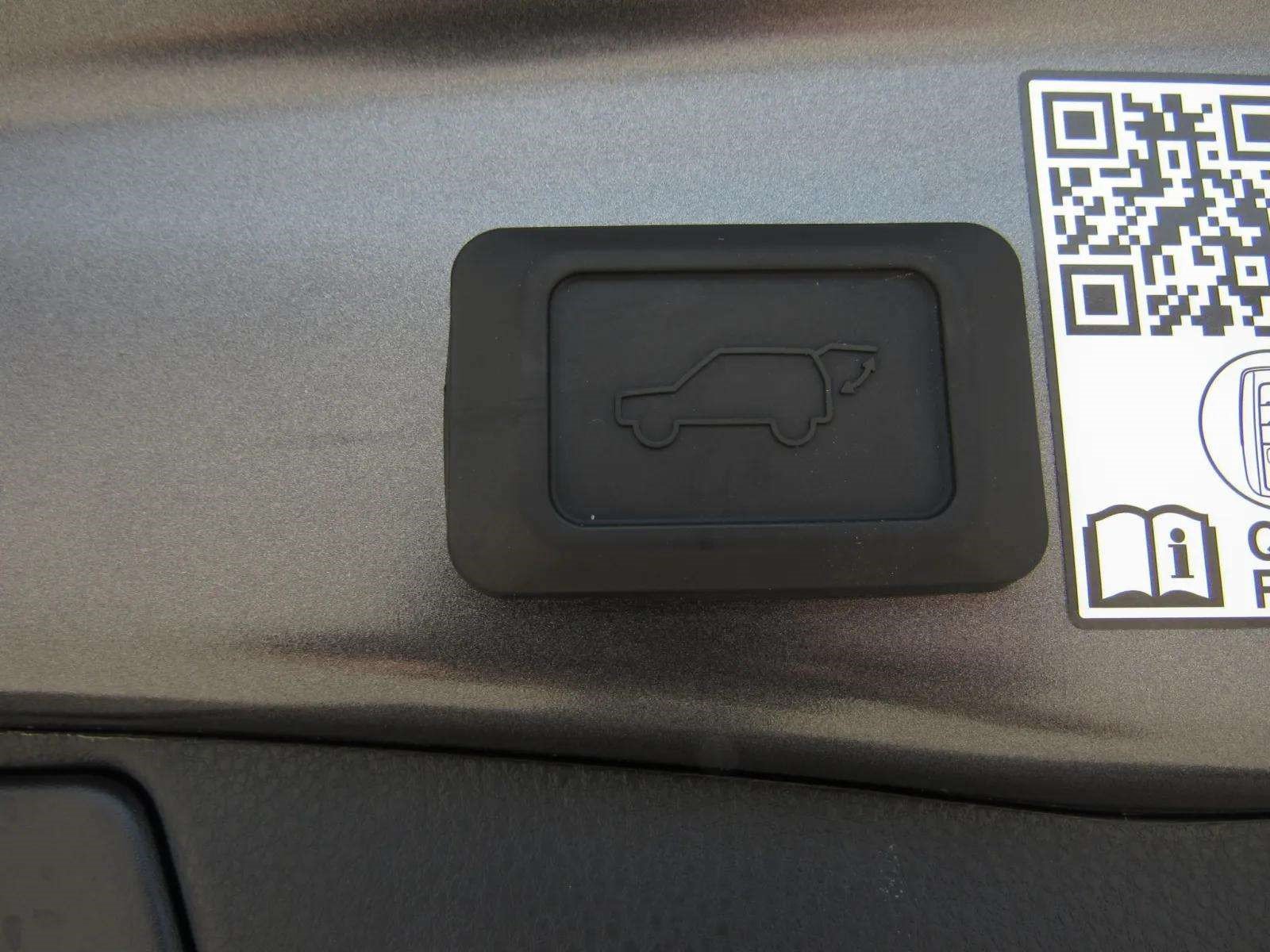 Used 2025 Toyota RAV4 Limited w/ Advanced Technology Package AWD/4WD image 14
