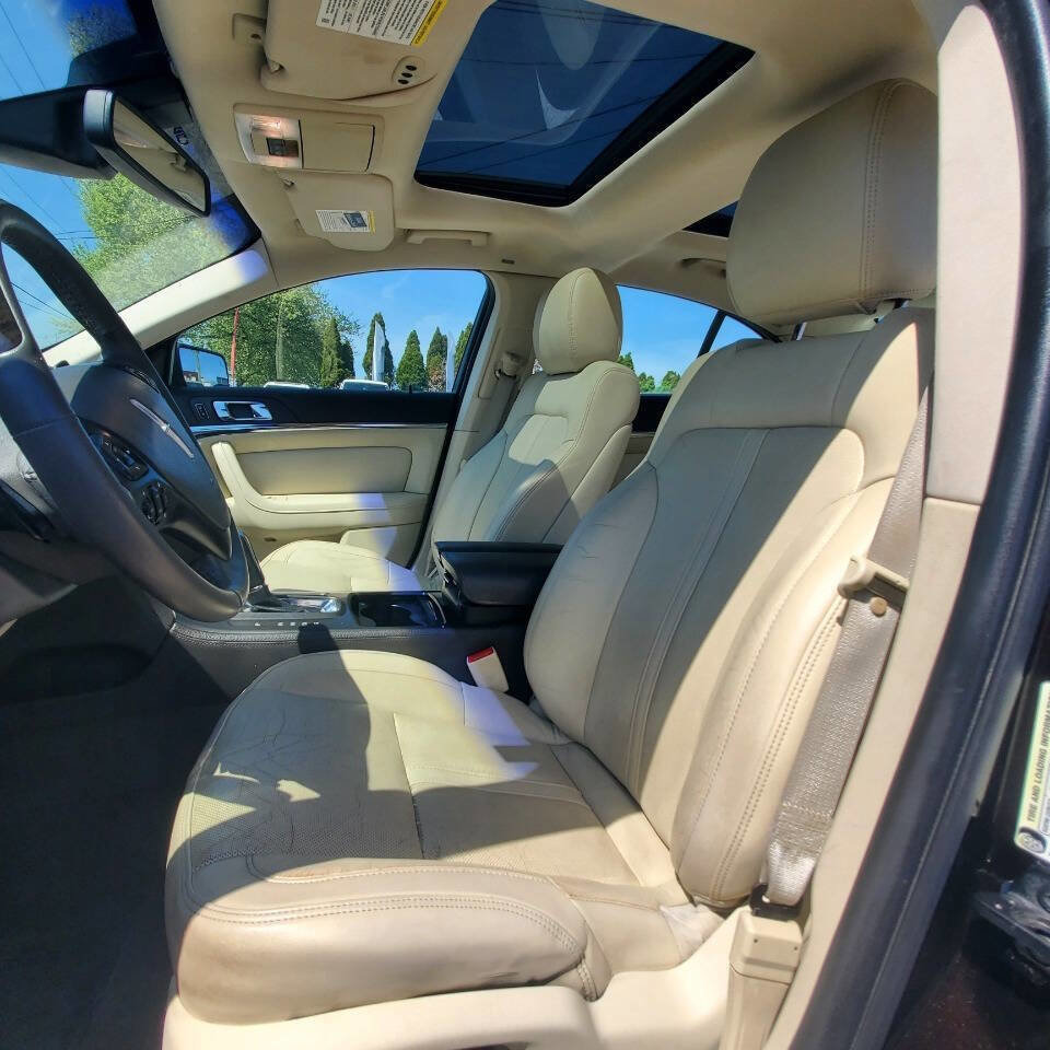 Used 2013 Lincoln MKS AWD image 9