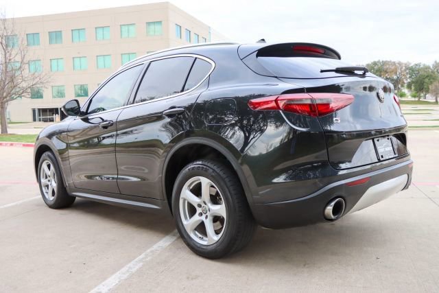Used 2018 Alfa Romeo Stelvio AWD image 4