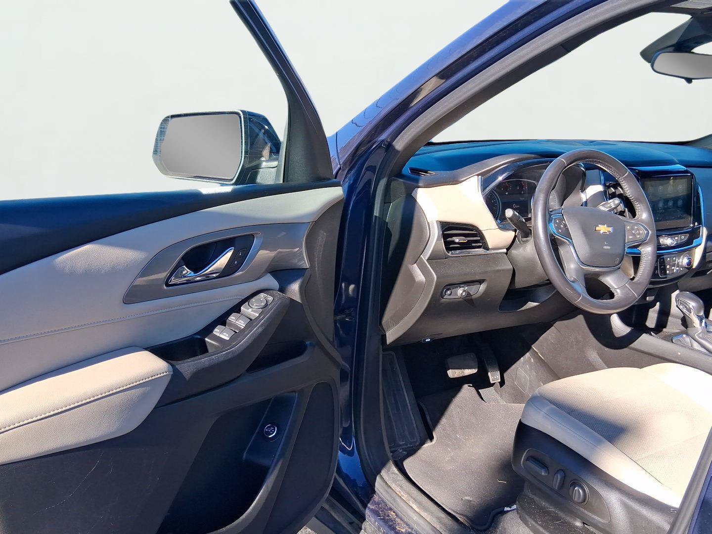 Used 2022 Chevrolet Traverse LT FWD image 13