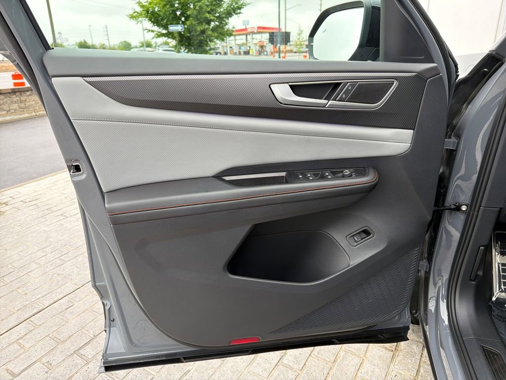 Certified 2025 Volkswagen Atlas Peak Edition SE AWD/4WD image 12