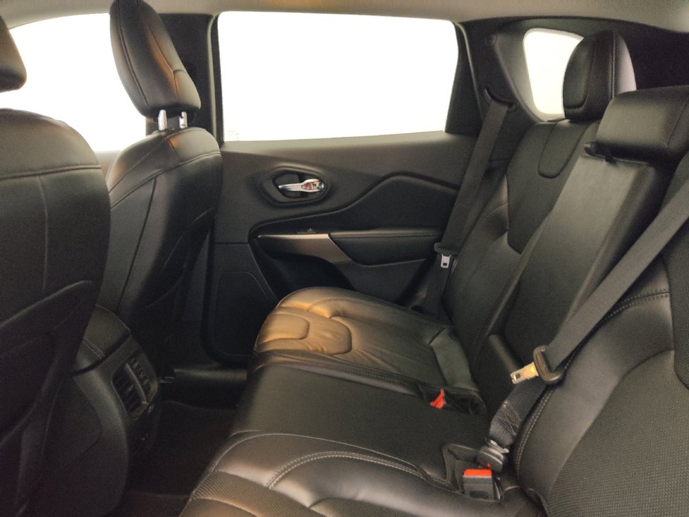 Used 2020 Jeep Cherokee Limited image 18