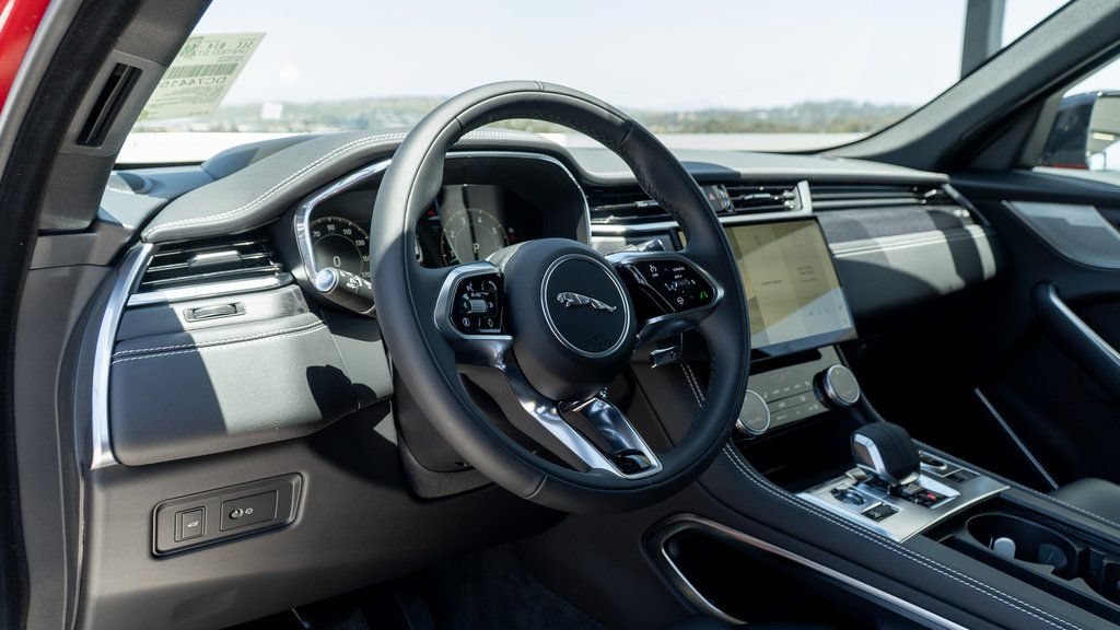 Used 2025 Jaguar F-PACE R-Dynamic S AWD/4WD image 12