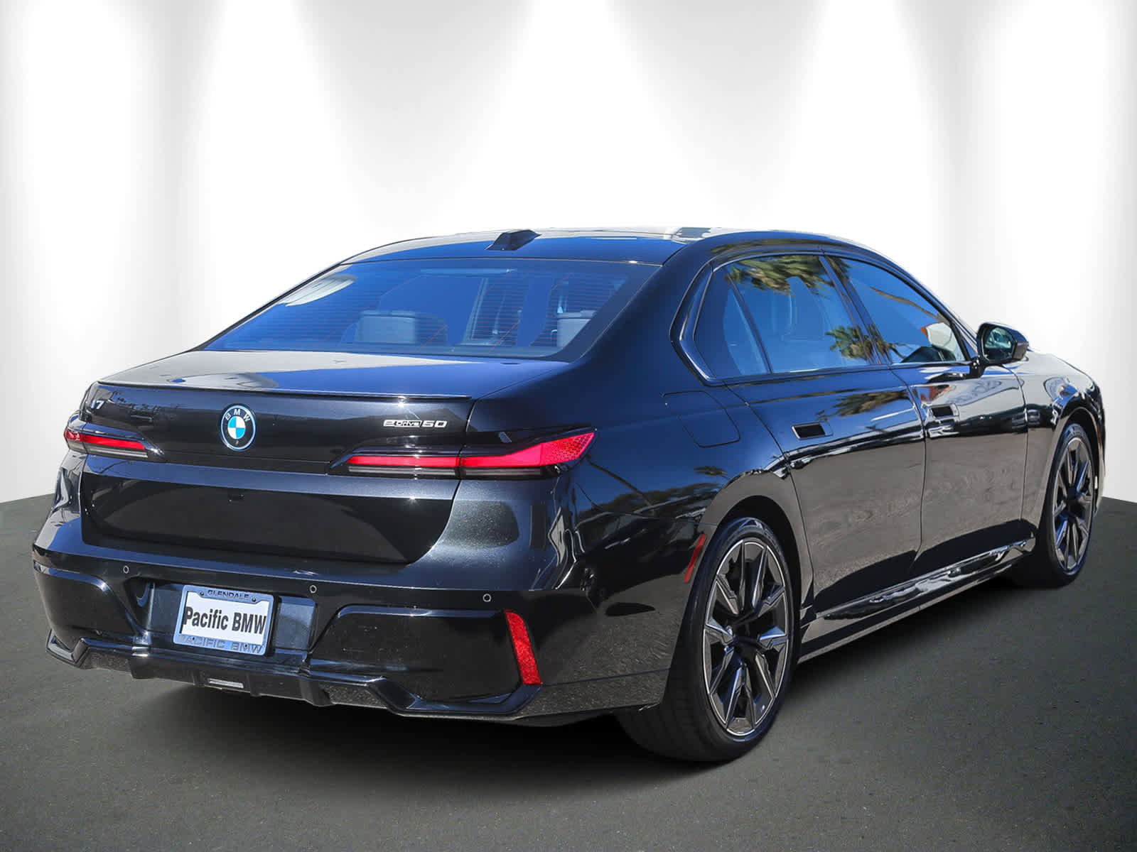 Used 2025 BMW i7 eDrive50 w/ M Sport Package image 6