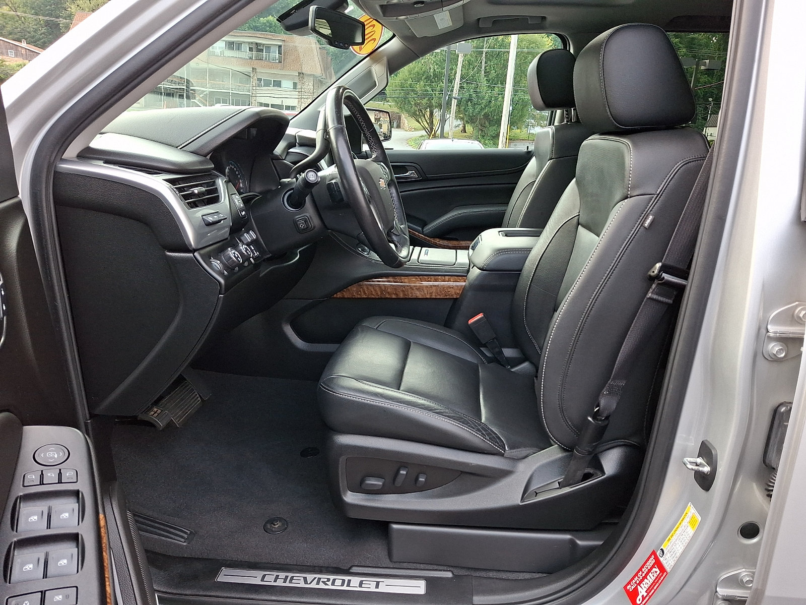 Used 2020 Chevrolet Suburban Premier AWD/4WD image 15
