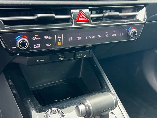 Used 2023 Kia Niro EX image 22