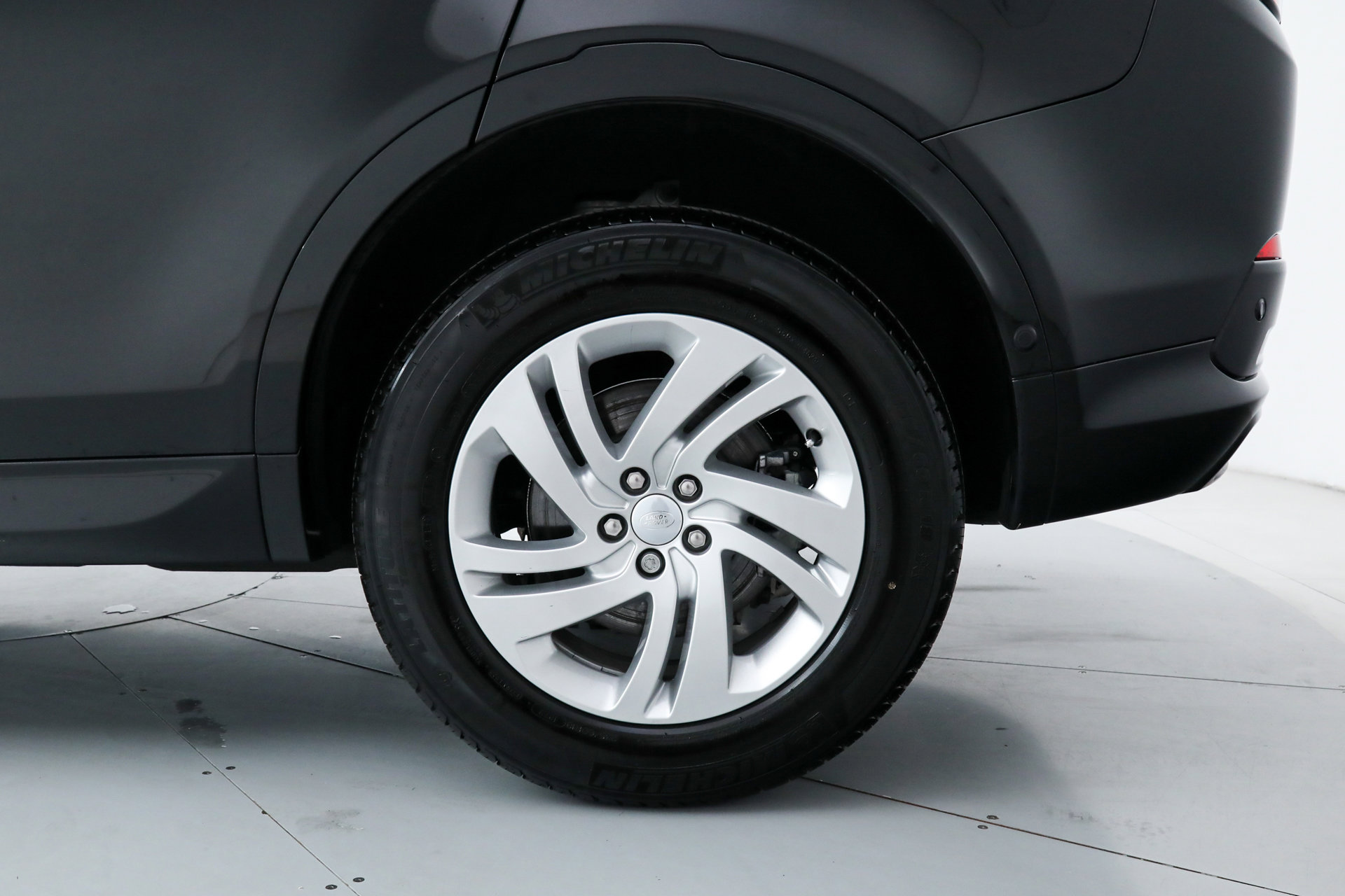 Used 2024 Land Rover Discovery Sport S image 40