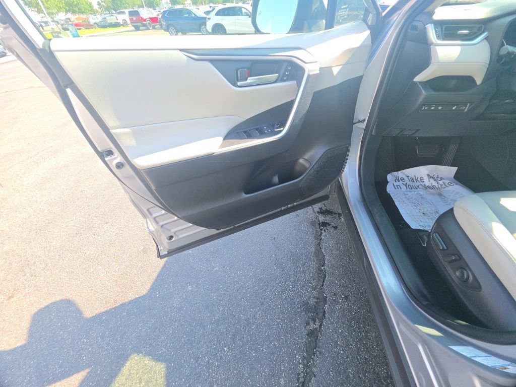 Used 2019 Toyota RAV4 XLE Premium w/ Advanced Technology Package AWD/4WD image 13