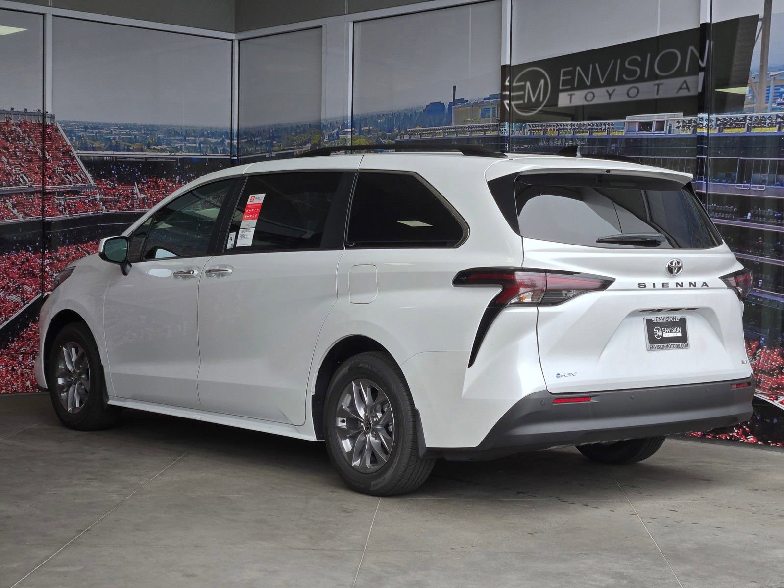 Certified 2026 Toyota Sienna XLE image 6