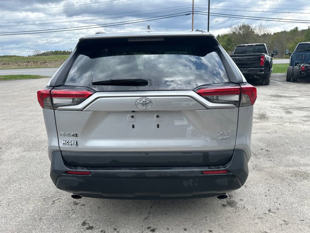 Used 2021 Toyota RAV4 XLE w/ Convenience Package image 4