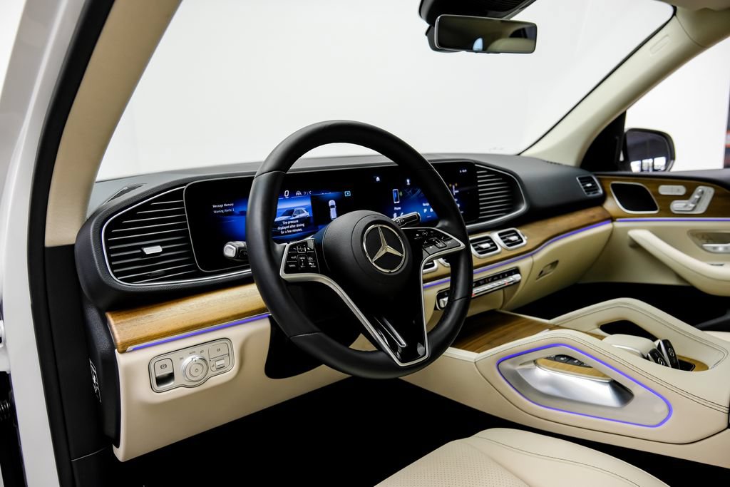 Used 2025 Mercedes-Benz GLE 450e 4MATIC w/ Driver Assistance Package image 5
