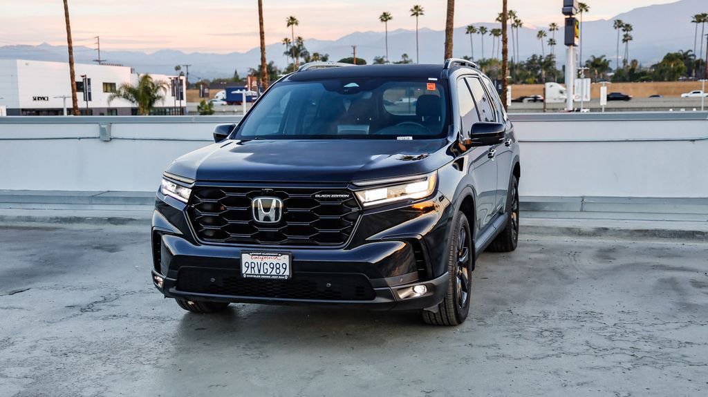 Used 2025 Honda Pilot Black Edition image 4