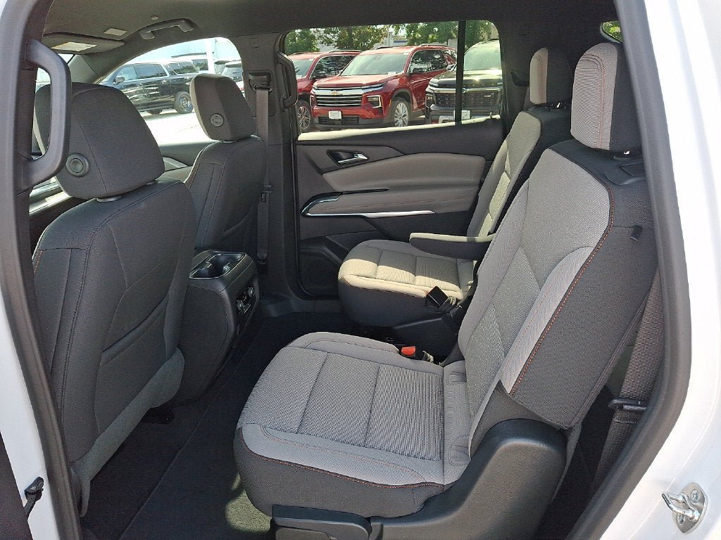 Used 2024 Chevrolet Traverse LT w/ Midnight/Sport Edition FWD image 11