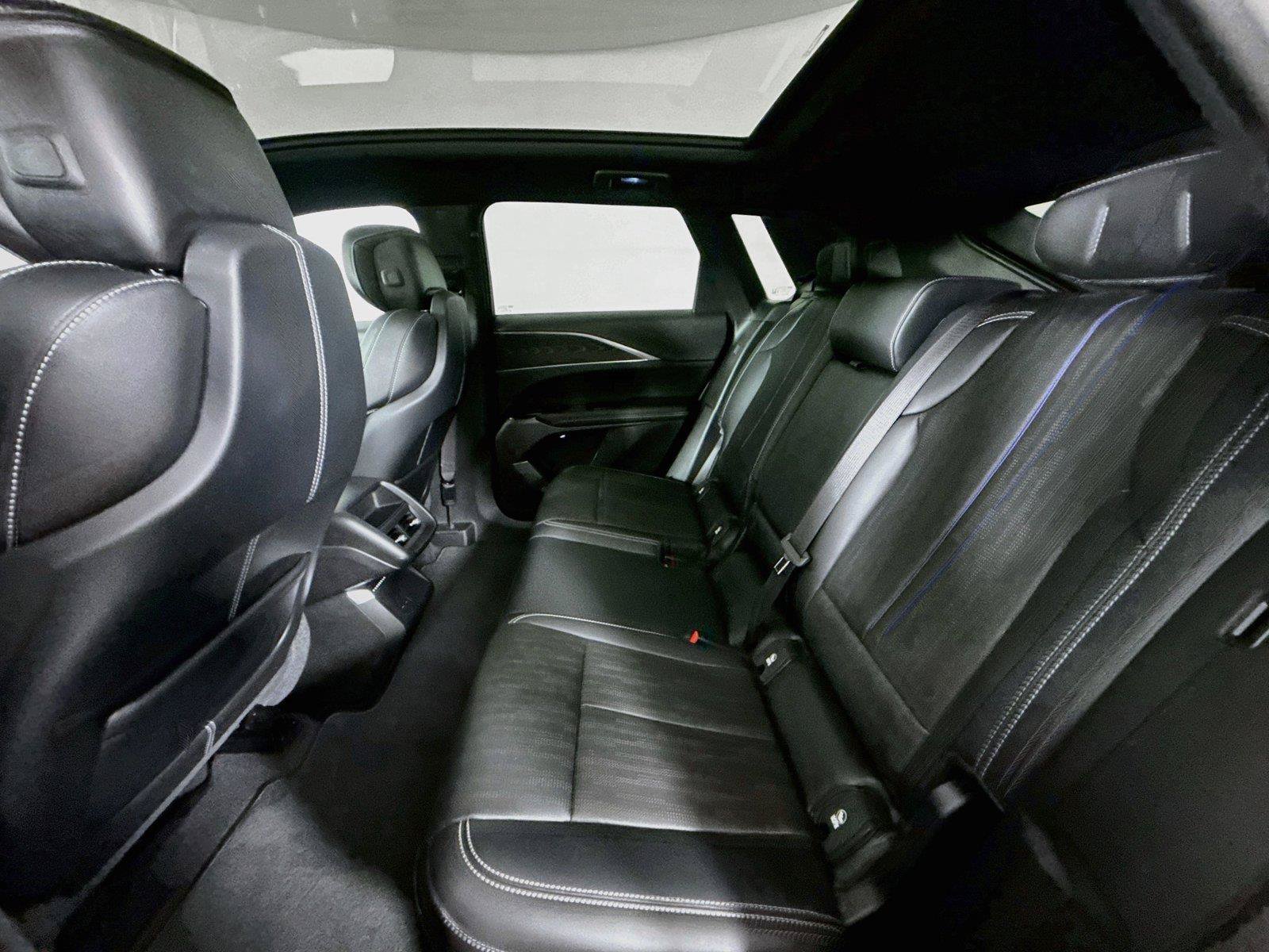 Used 2024 Cadillac Lyriq Luxury AWD/4WD image 34