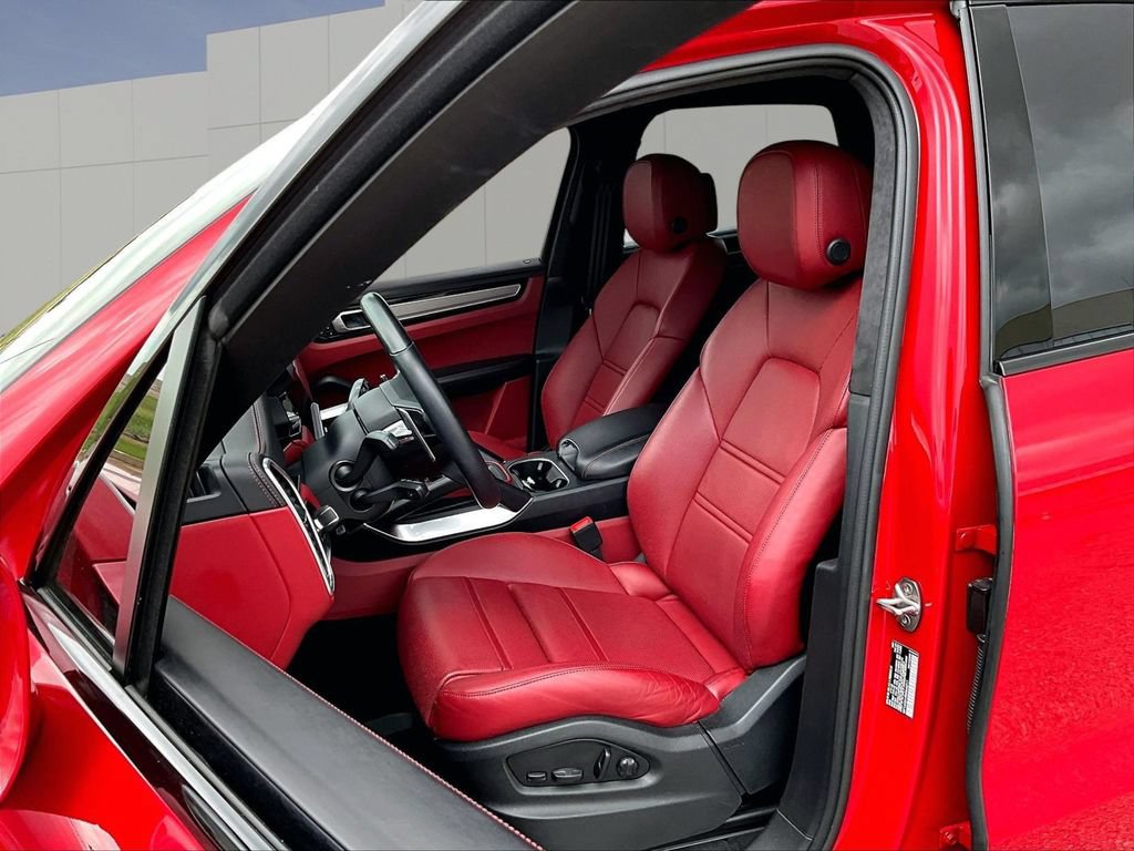 Certified 2022 Porsche Cayenne Turbo S AWD/4WD image 5