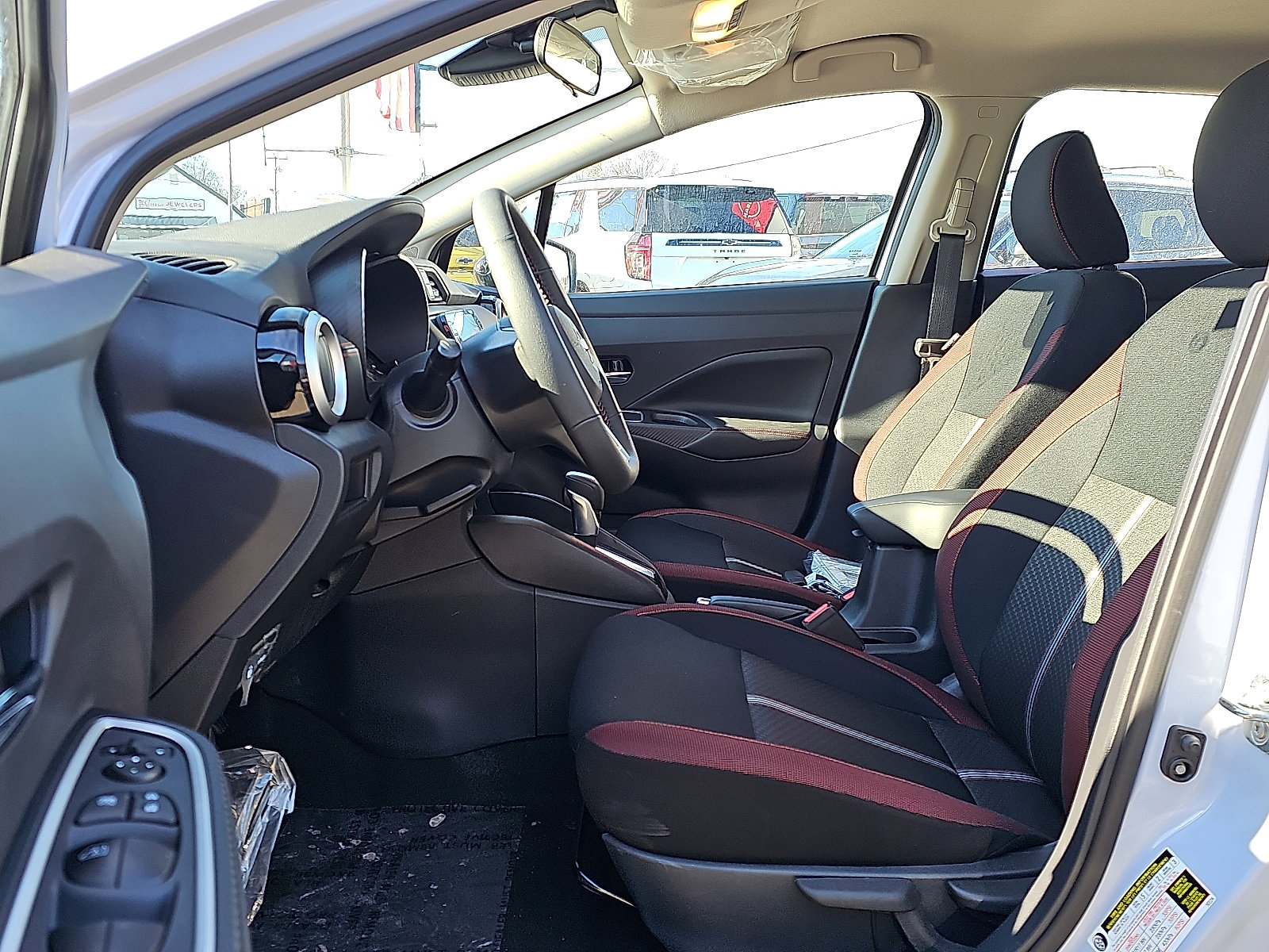 New 2025 Nissan Versa SR w/ Trunk Package image 9