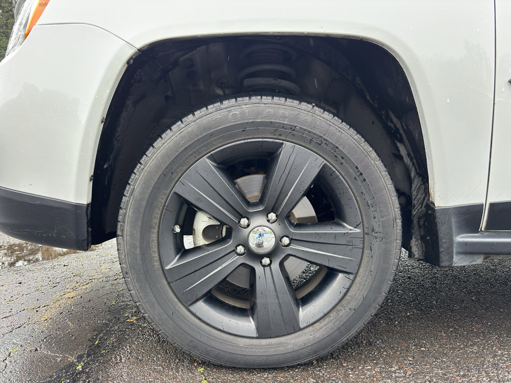 Used 2012 Jeep Compass Sport image 6