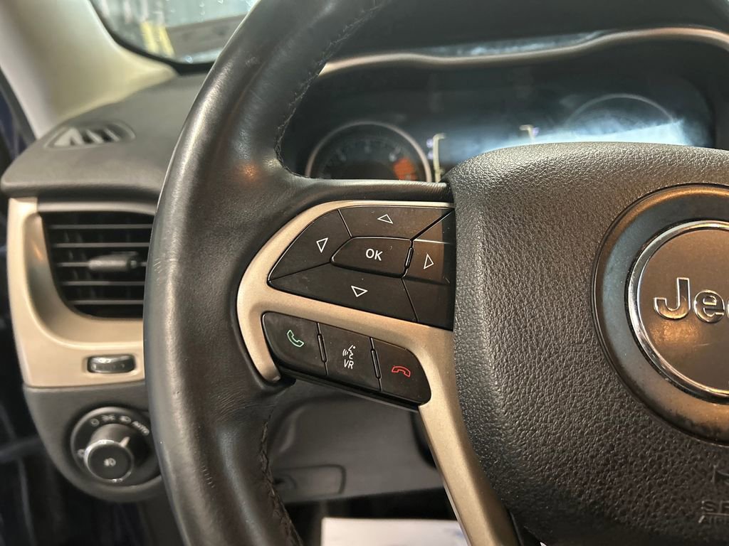 Used 2016 Jeep Cherokee Latitude FWD image 24