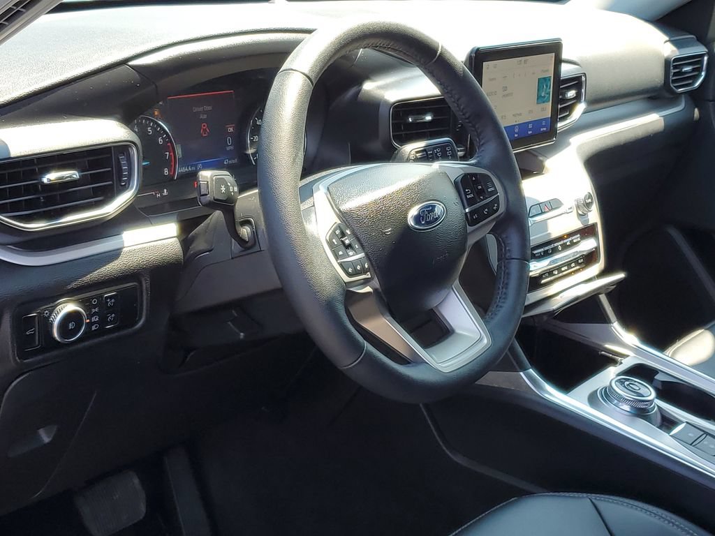 Used 2024 Ford Explorer XLT w/ Equipment Group 202A AWD/4WD image 11