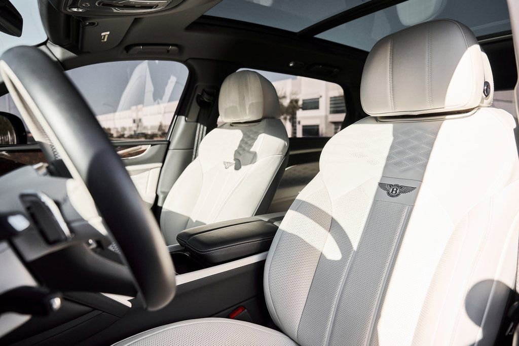 Used 2023 Bentley Bentayga Extended Wheelbase image 45