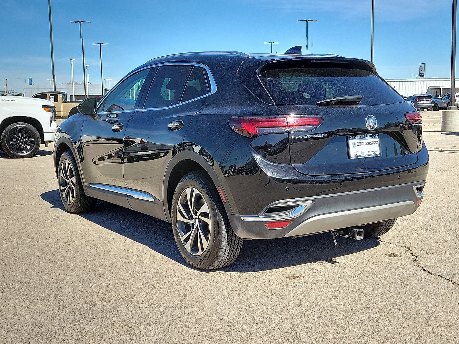 Used 2023 Buick Envision Essence image 3