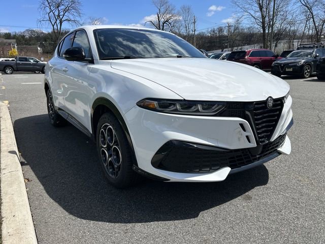 New 2026 Alfa Romeo Tonale w/ Black Premium Package image 2